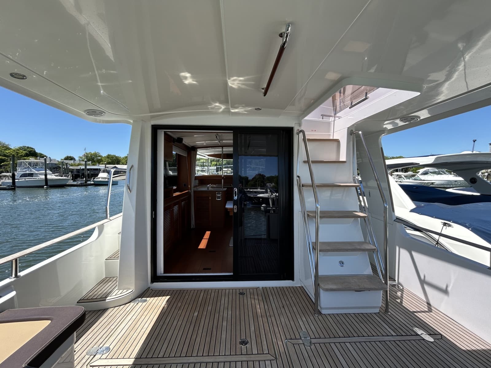 2018 Beneteau 44 Swift Trawler - Photo 5