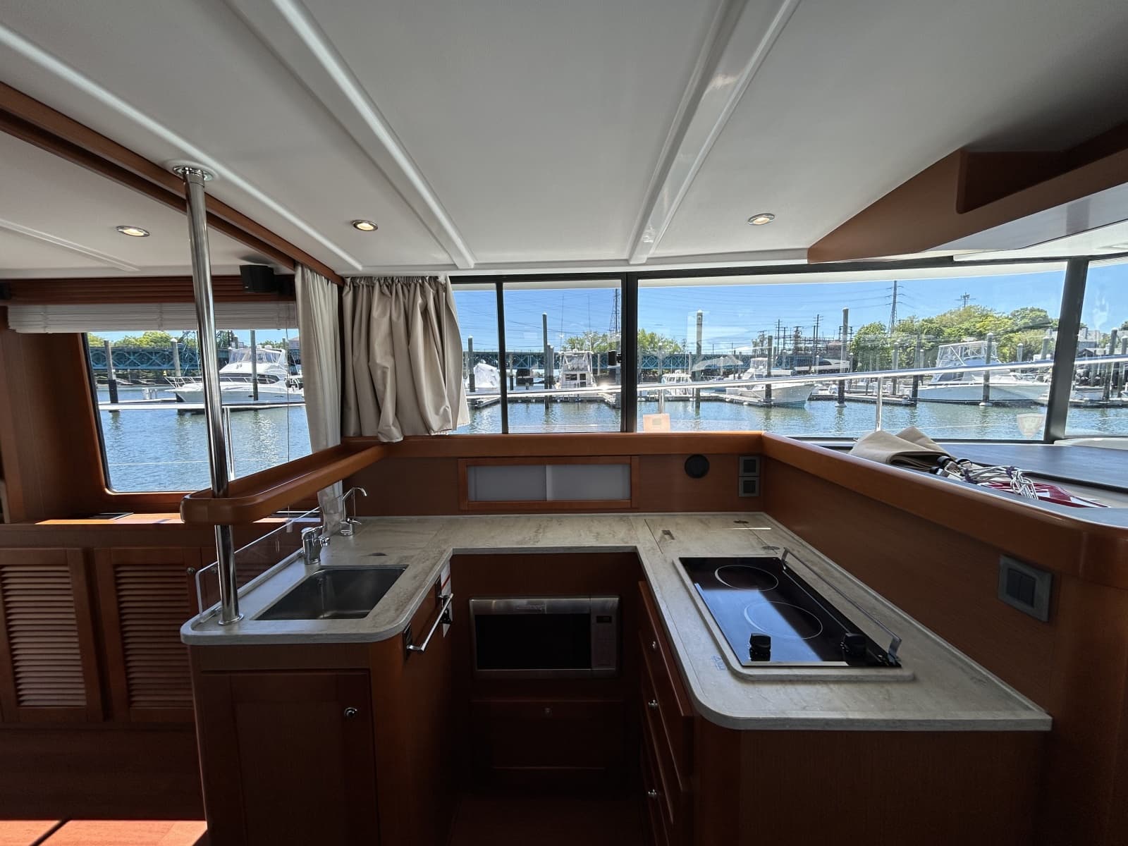 2018 Beneteau 44 Swift Trawler - Photo 11