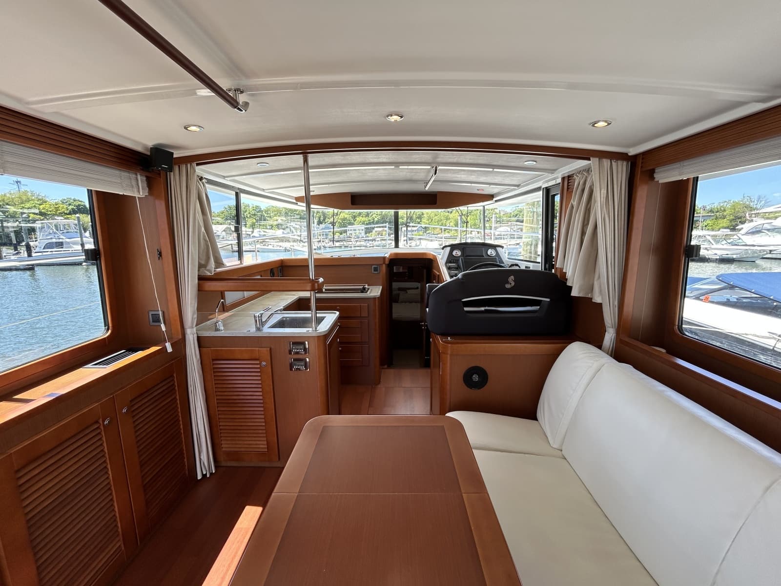 2018 Beneteau 44 Swift Trawler - Photo 9