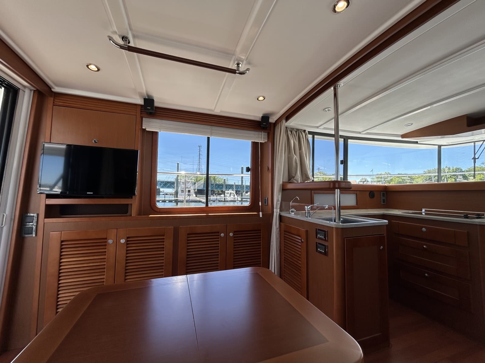 2018 Beneteau 44 Swift Trawler - Photo 10