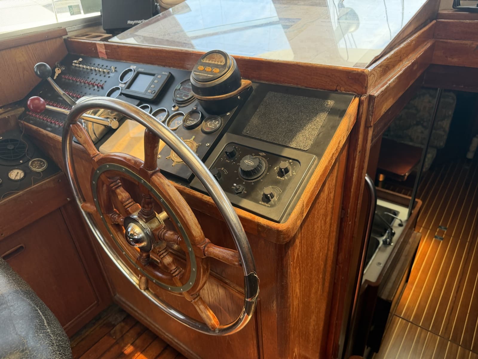 1977 Fisher 46 - Photo 6