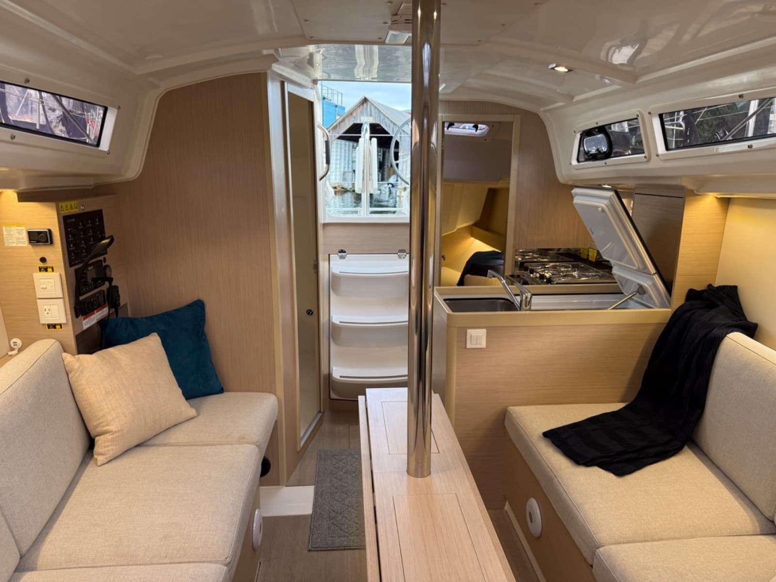 2023 Beneteau Oceanis 30.1 - Photo 2