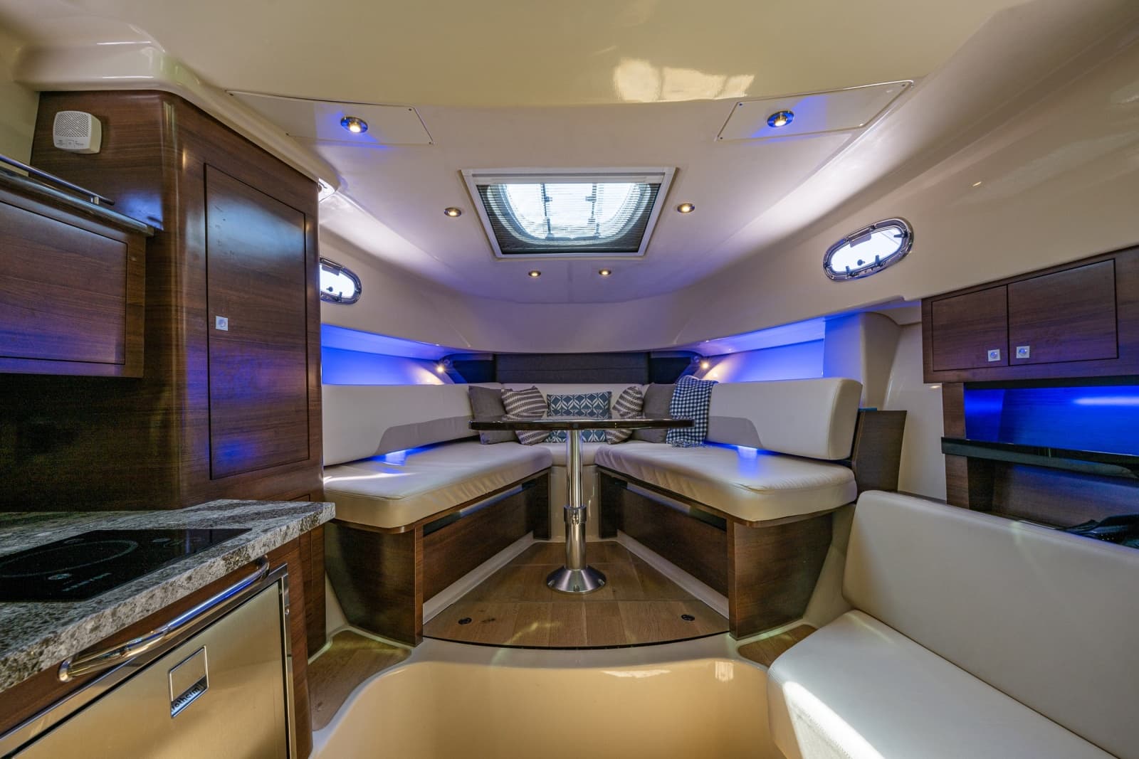 2019 Boston Whaler 345 Conquest - Photo 16