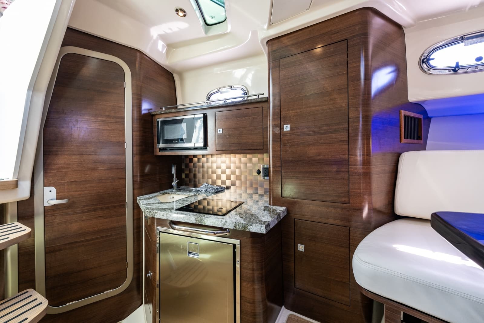 2019 Boston Whaler 345 Conquest - Photo 19
