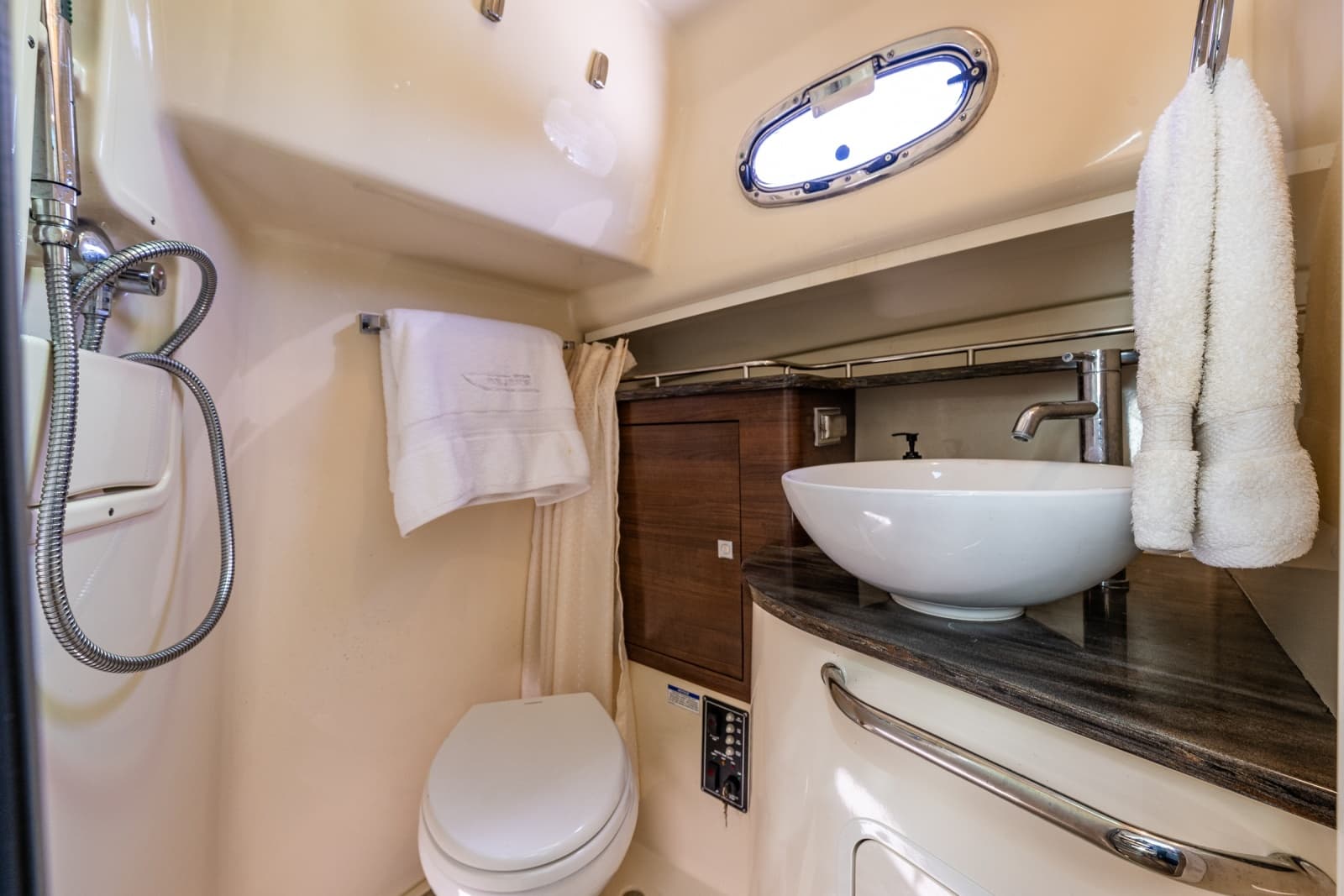 2019 Boston Whaler 345 Conquest - Photo 21