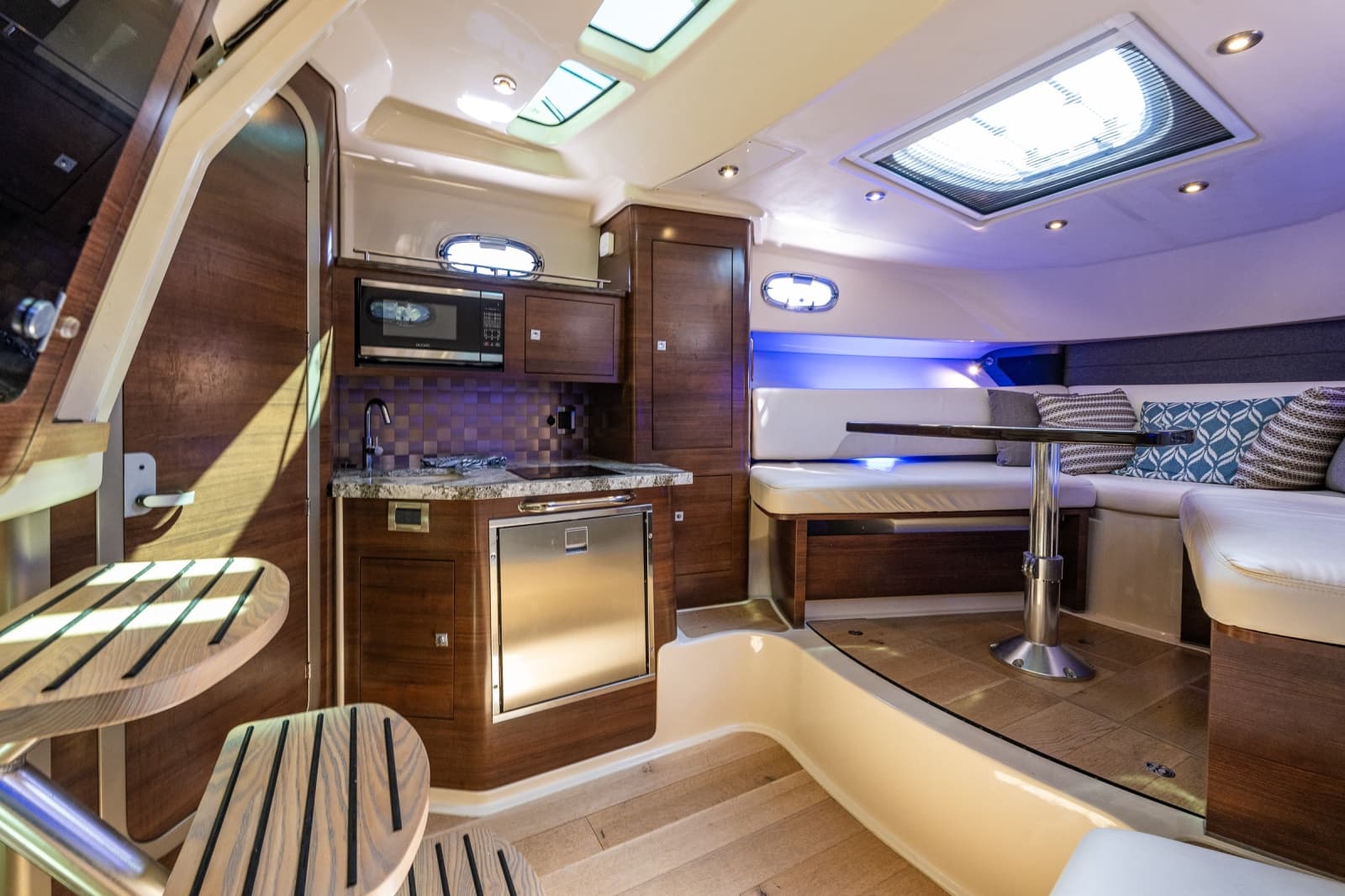 2019 Boston Whaler 345 Conquest - Photo 15