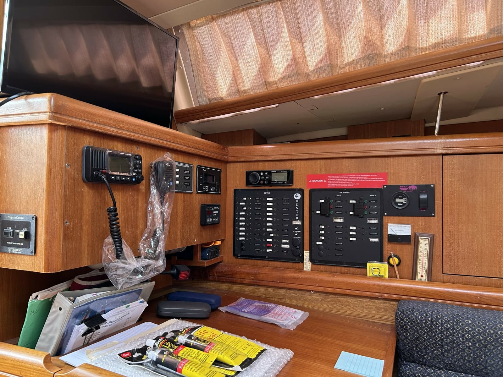 2004 Hunter 36 - Photo 10