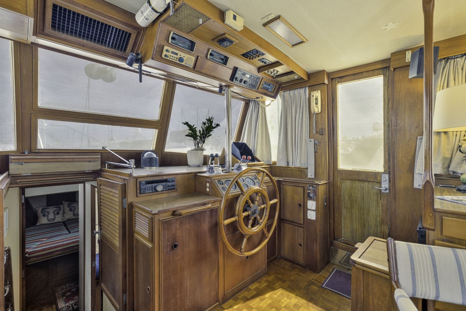 1983 Grand Banks 49 Classic - Photo 18
