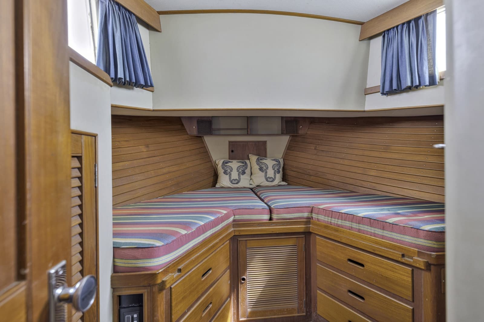 1983 Grand Banks 49 Classic - Photo 30