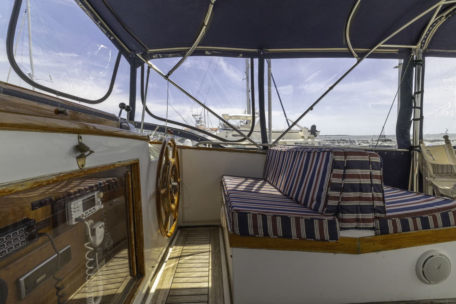 1983 Grand Banks 49 Classic - Photo 10