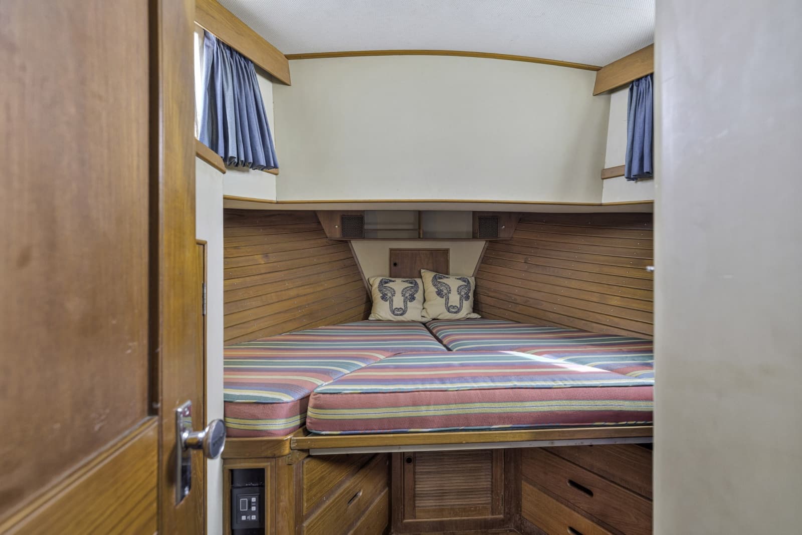 1983 Grand Banks 49 Classic - Photo 31