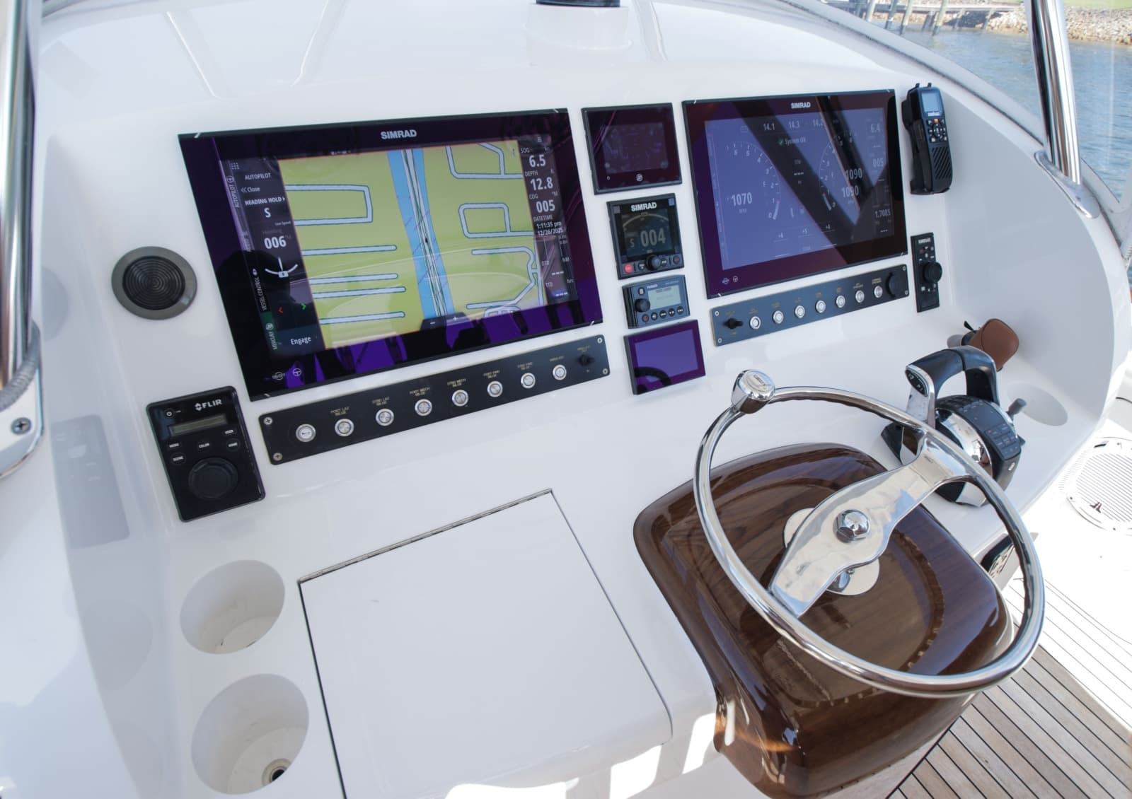 2018 Winter Custom Yachts Center Console - Photo 12