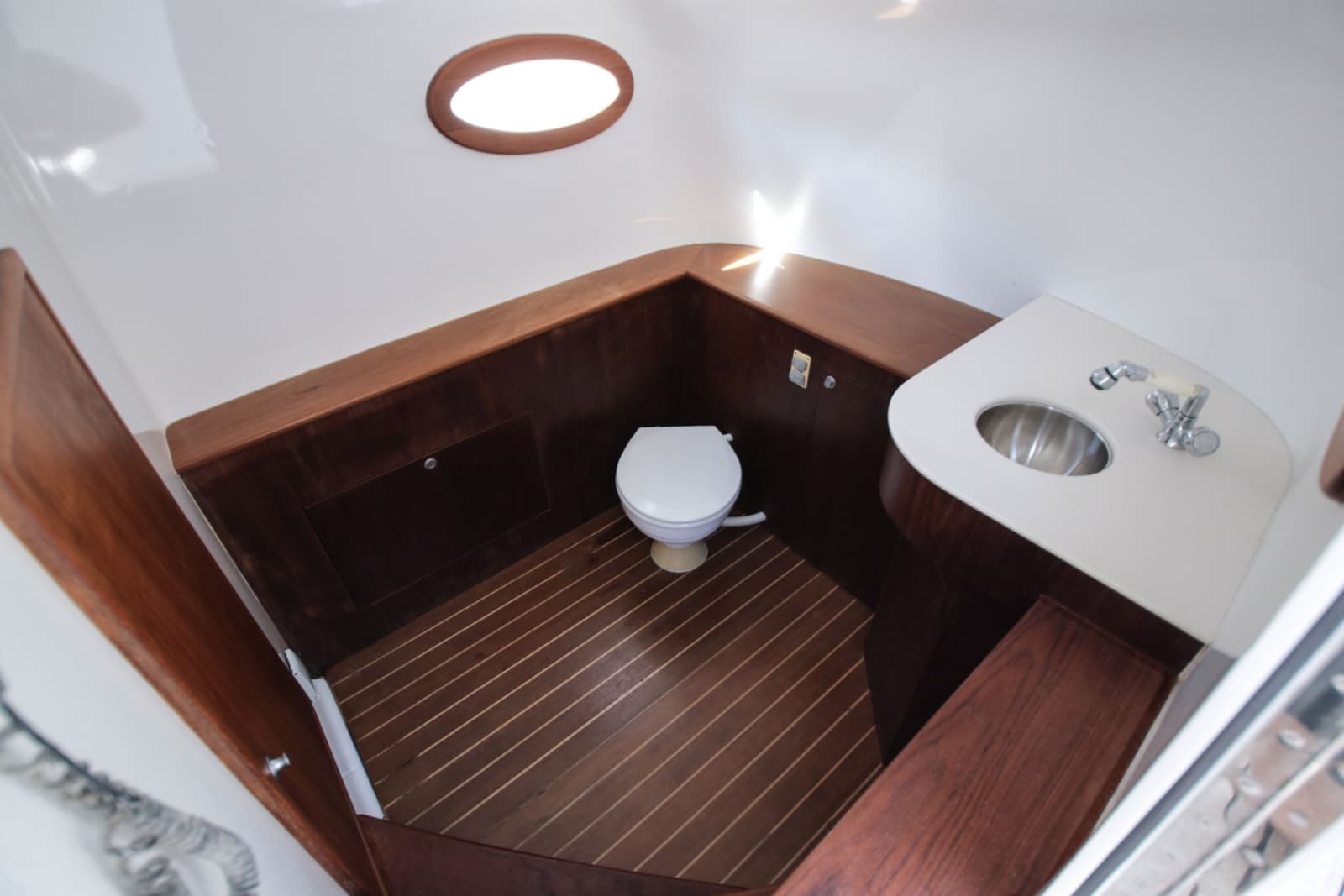 2018 Winter Custom Yachts Center Console - Photo 14