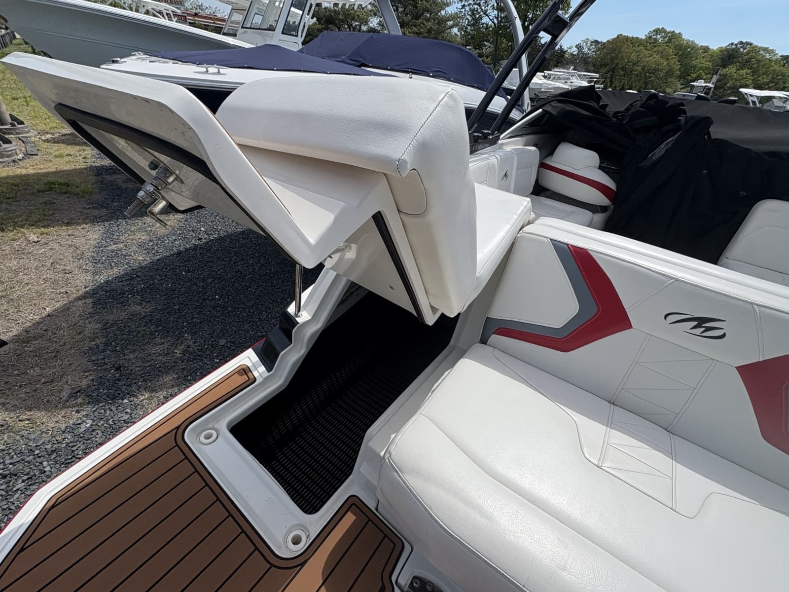 2013 Monterey M5 Sport Boat - Photo 26