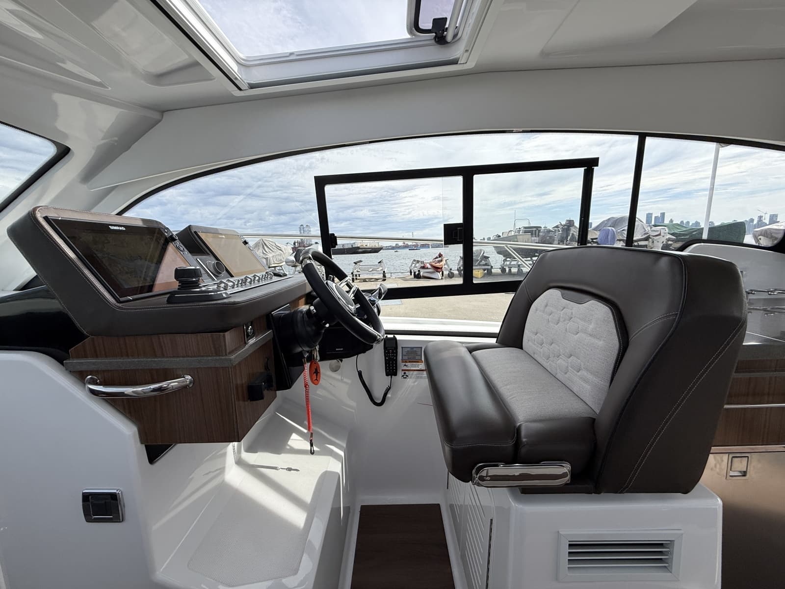 2022 Four Winns V355 Coupe - Photo 31