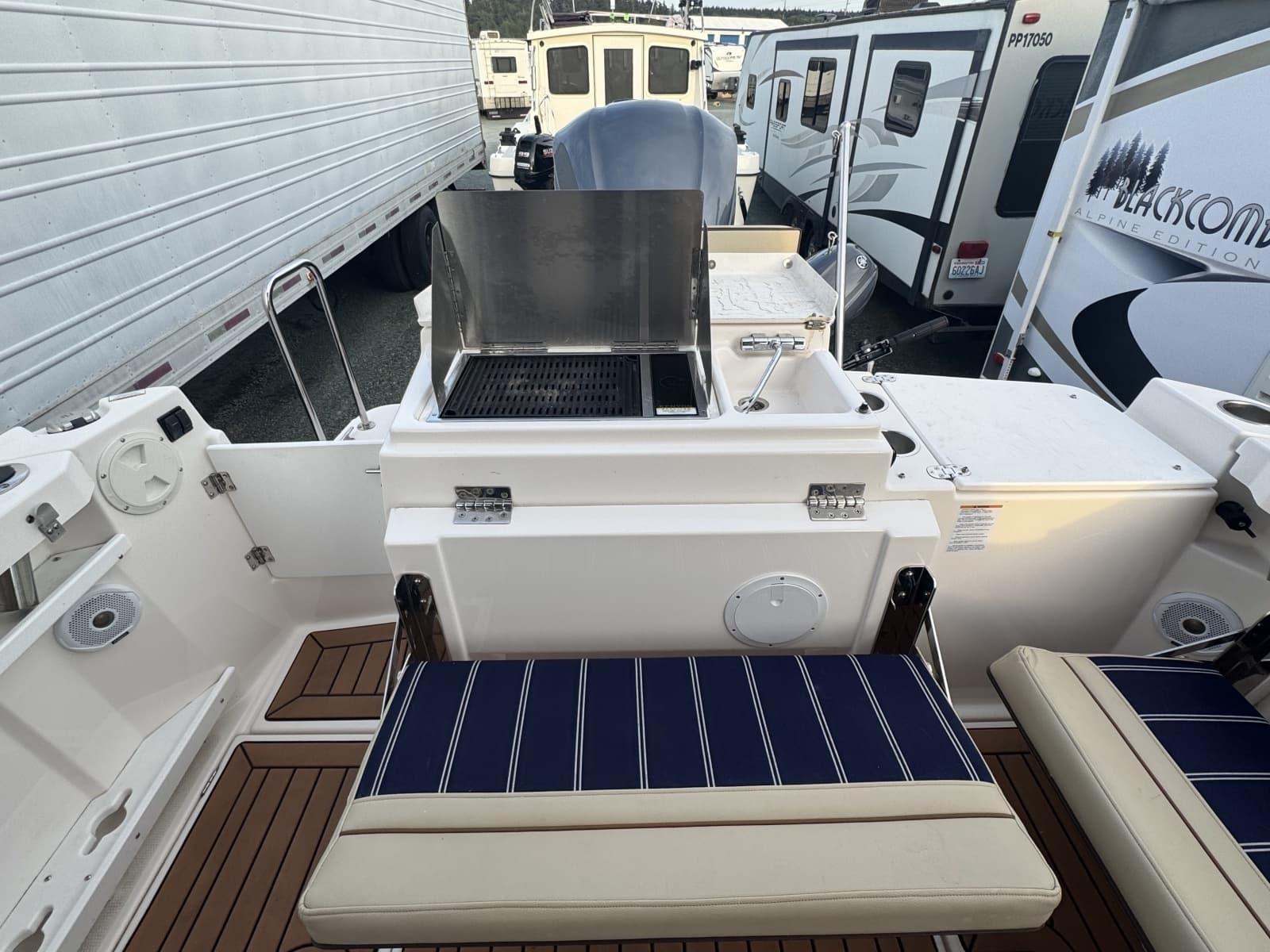 2020 Ranger Tugs R-27 - Photo 18