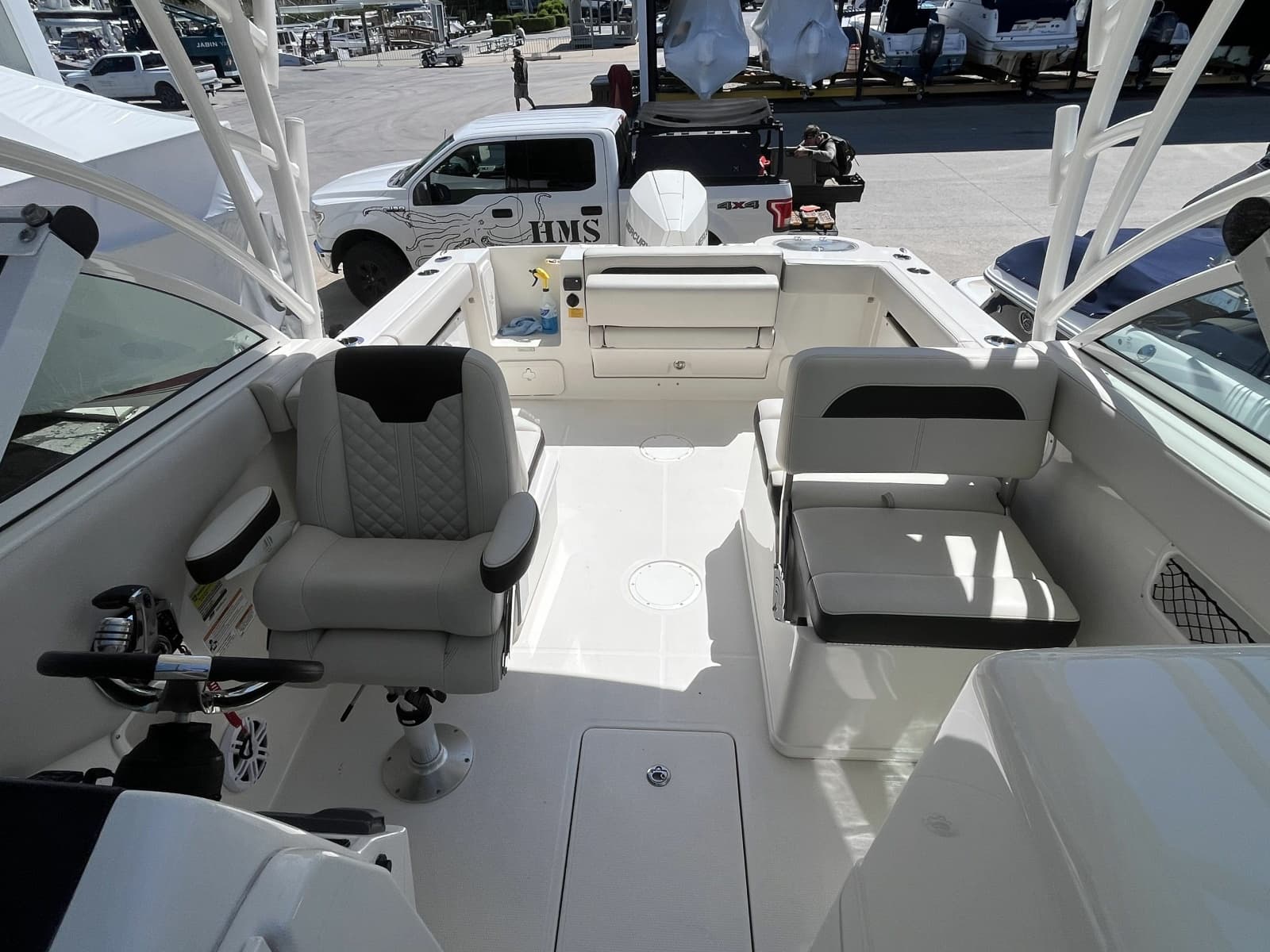 2024 Sailfish 245 DC - Photo 18