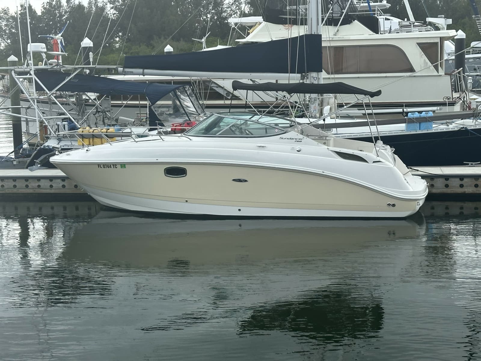 2011 Sea Ray 260 Sundancer - Photo 1