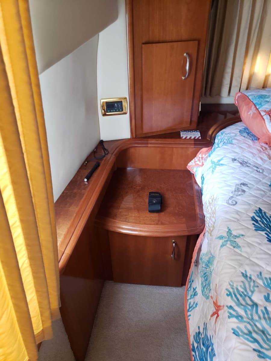 2005 Carver 444 Motor Yacht - Photo 10