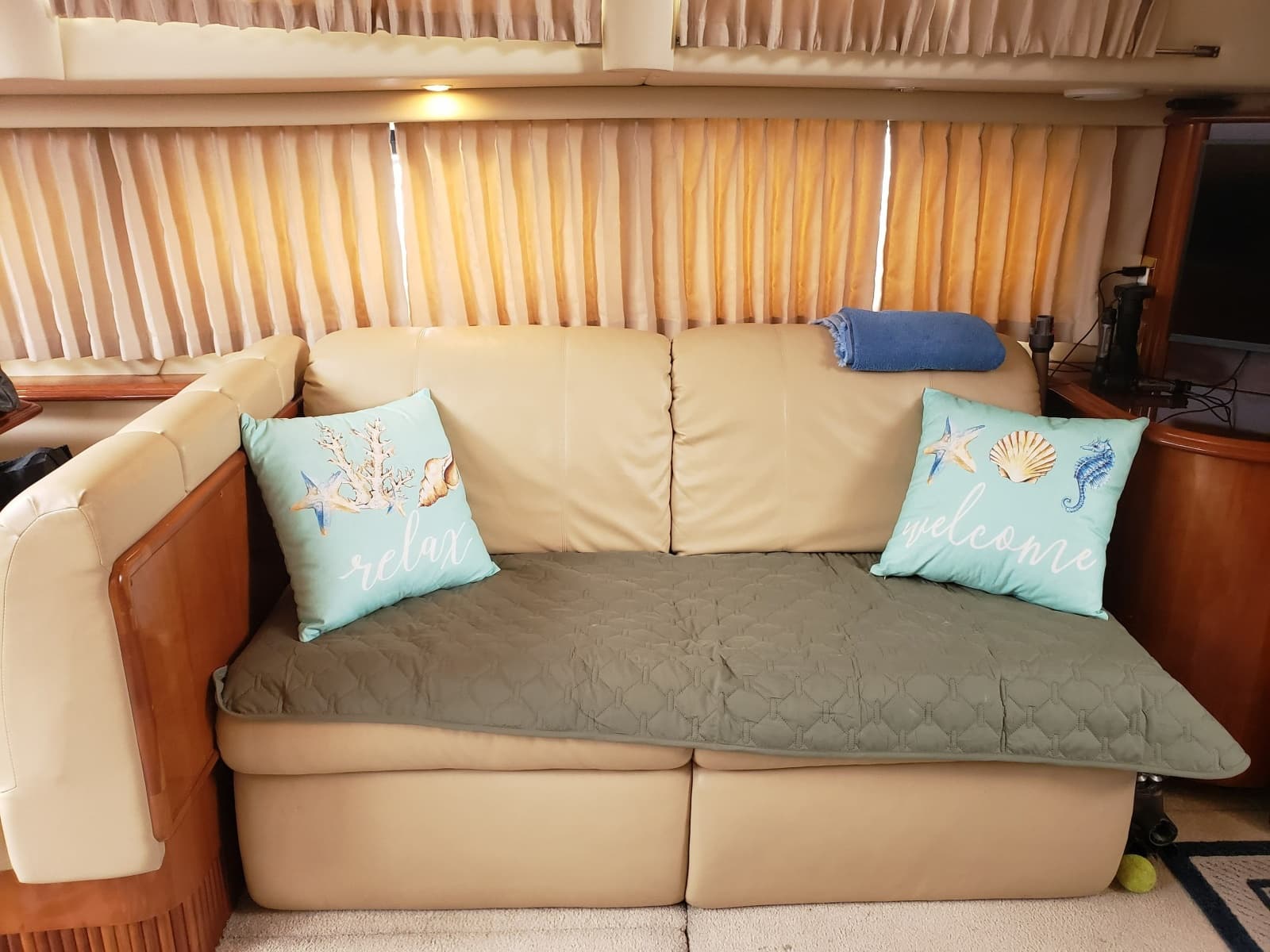 2005 Carver 444 Motor Yacht - Photo 6