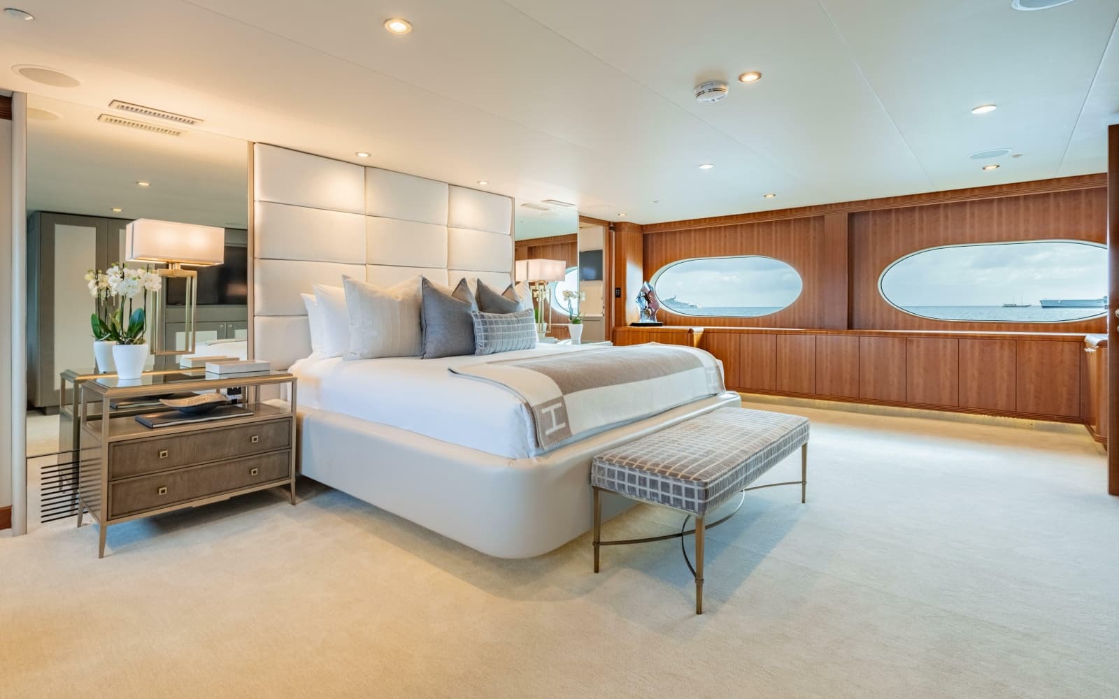 1997 Christensen Motor Yacht - Photo 17