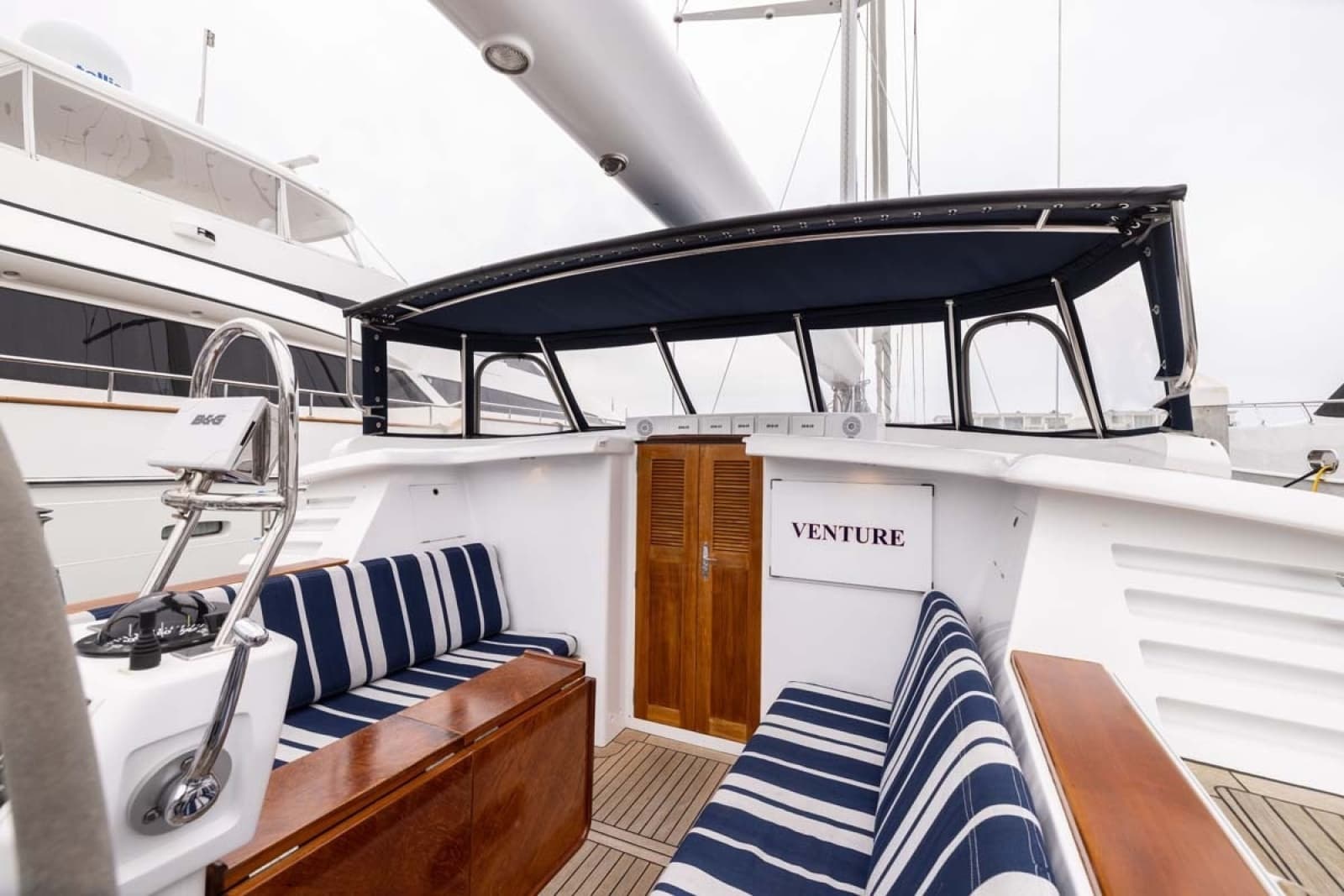 1999 Admiral Marine Center Cockpit - Photo 29