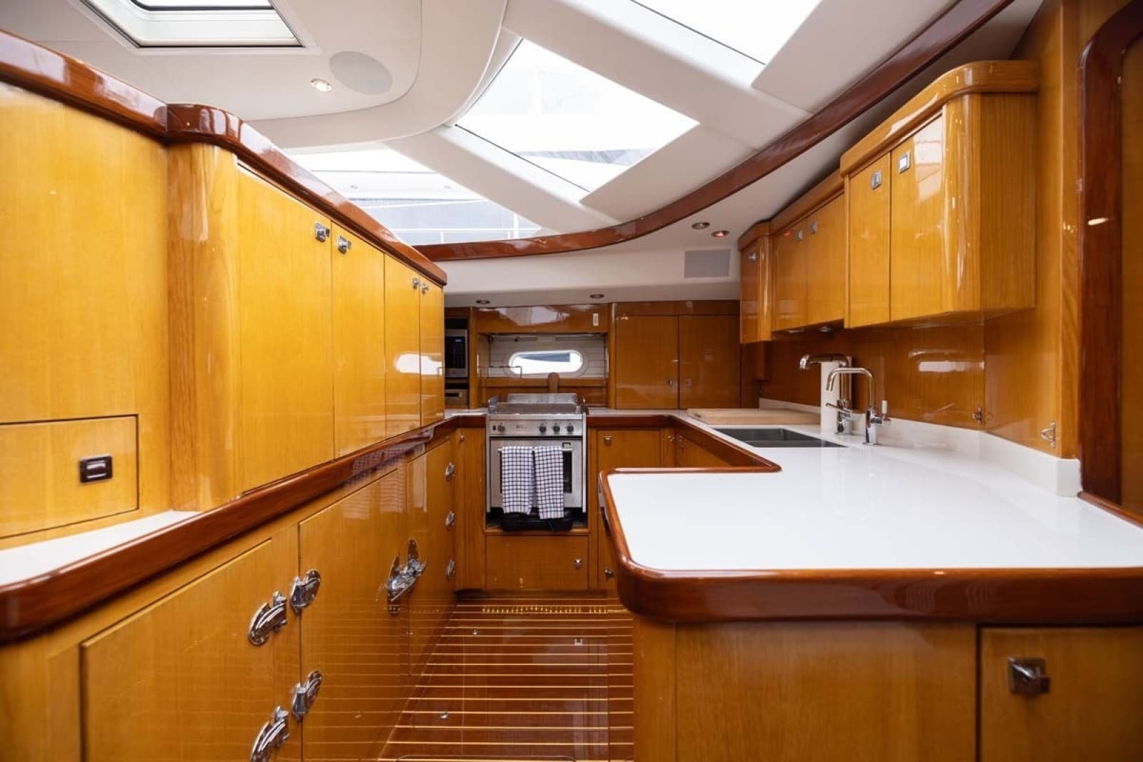 1999 Admiral Marine Center Cockpit - Photo 8