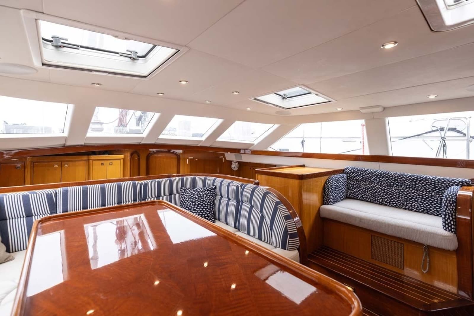 1999 Admiral Marine Center Cockpit - Photo 4