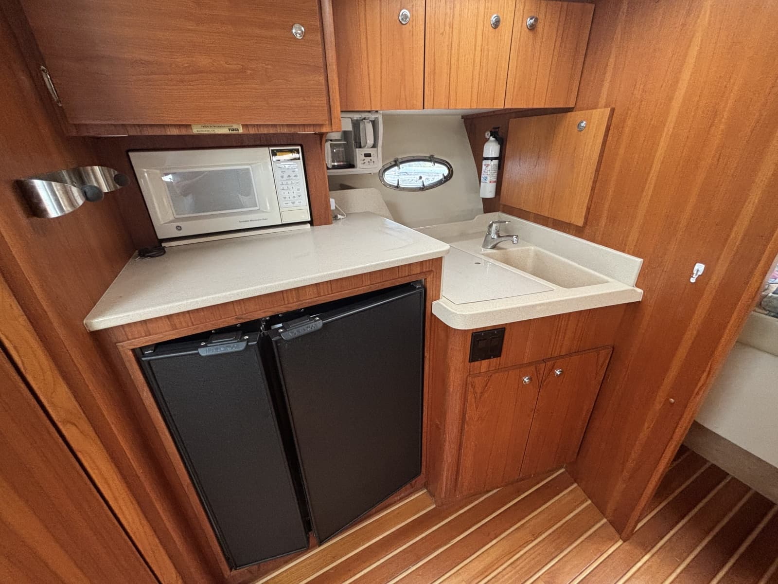 1998 Tiara Yachts 3500 Open - Photo 43