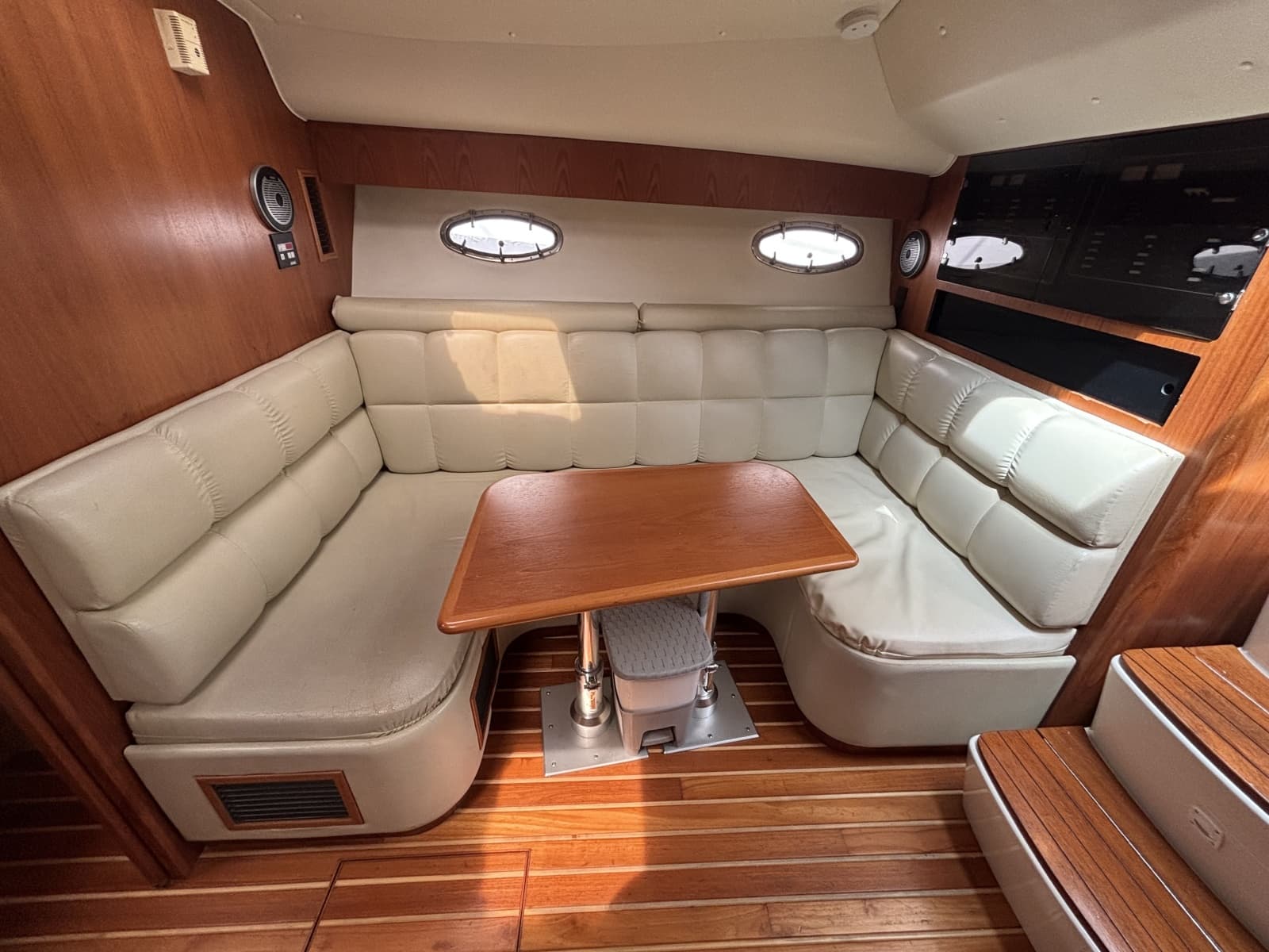 1998 Tiara Yachts 3500 Open - Photo 38
