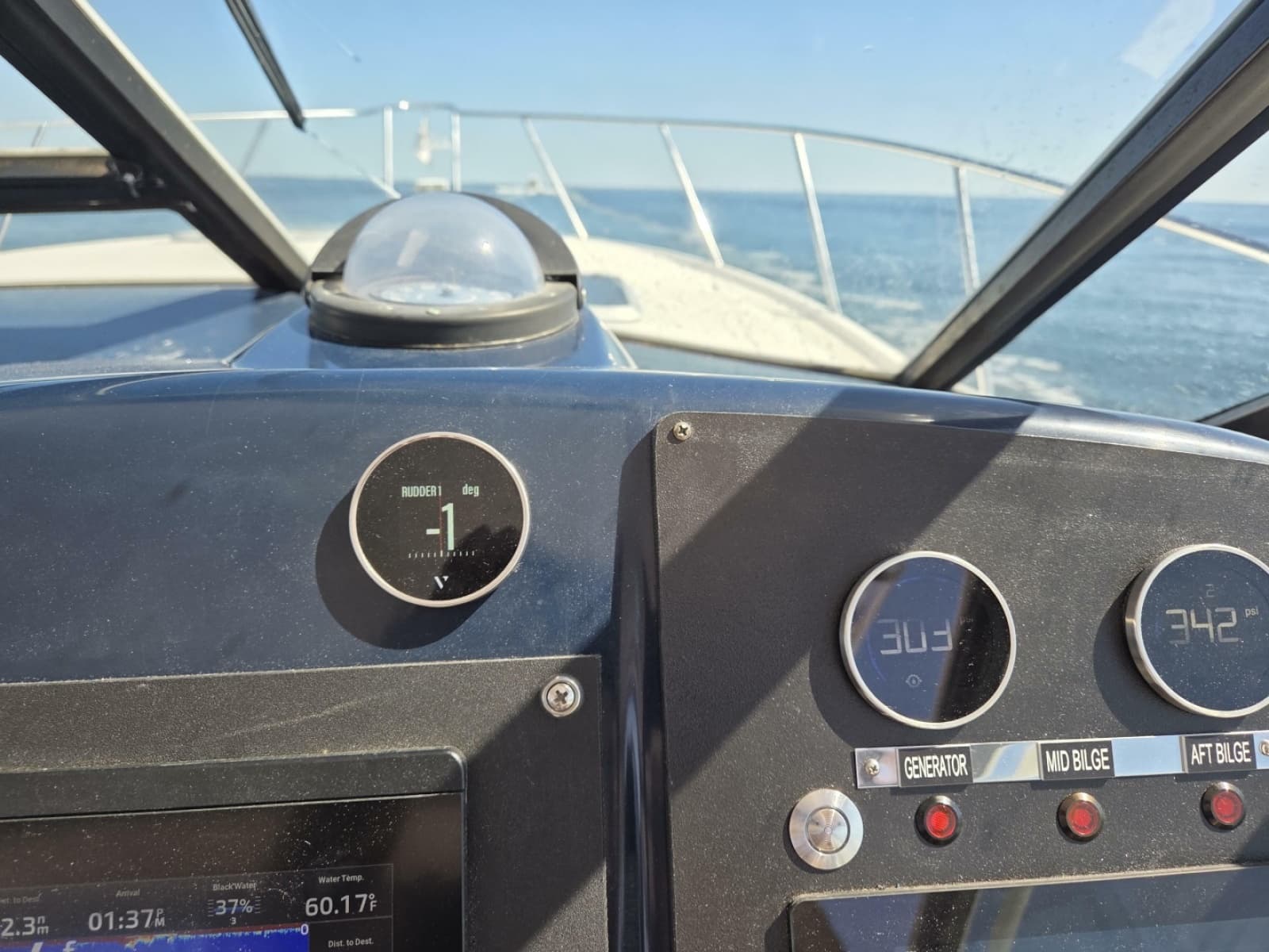 1998 Tiara Yachts 3500 Open - Photo 21