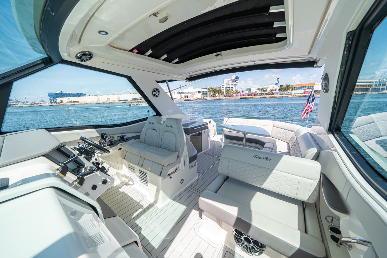 2021 Sea Ray 320 Sundancer - Photo 17