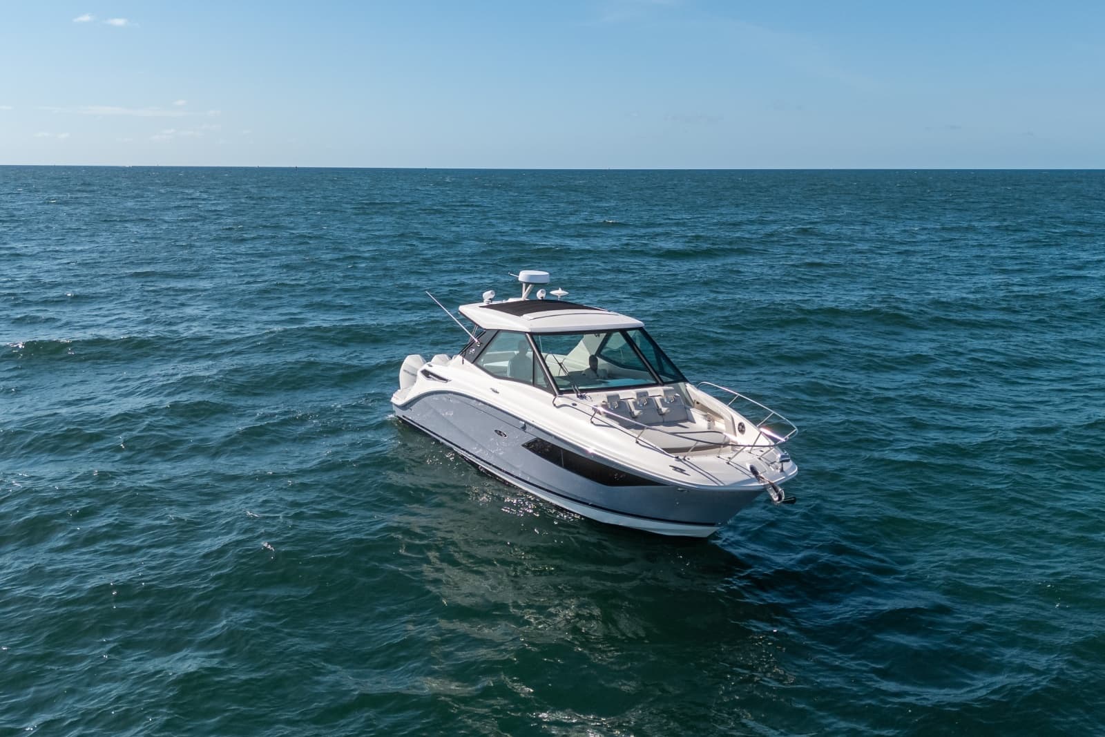 2021 Sea Ray 320 Sundancer - Photo 38