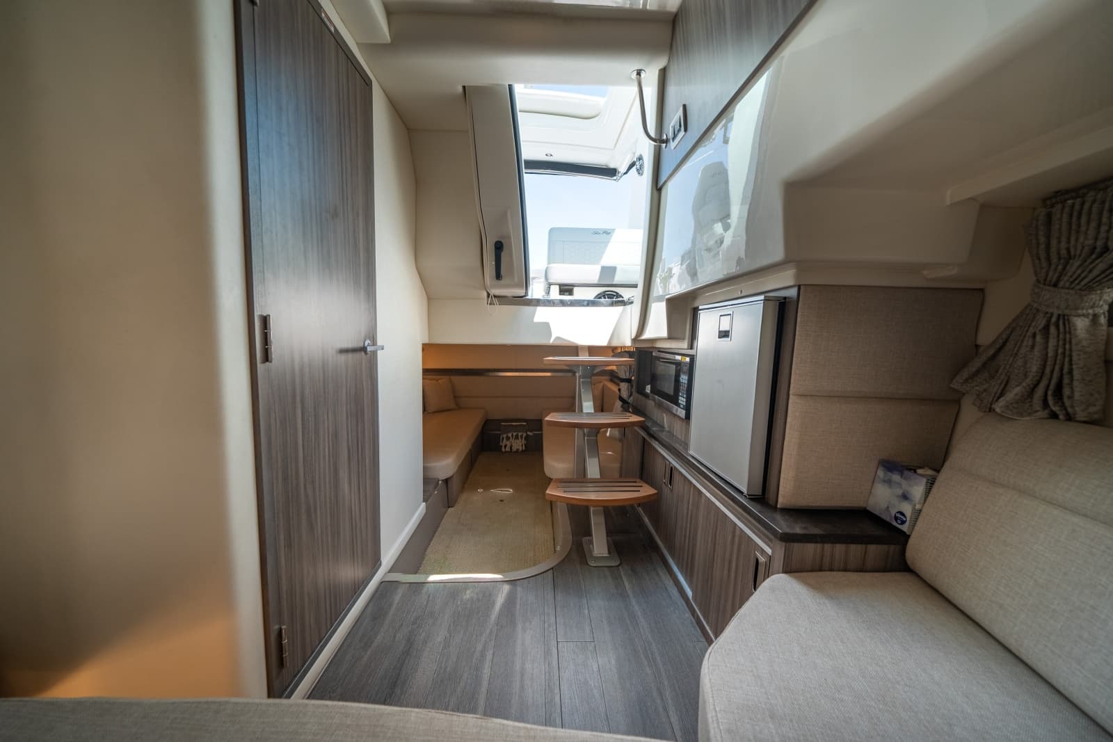 2021 Sea Ray 320 Sundancer - Photo 31