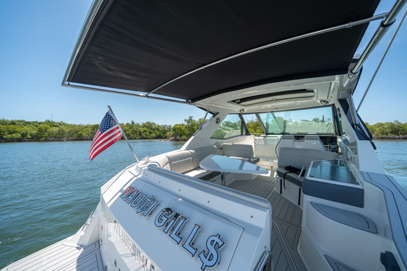 2021 Sea Ray 320 Sundancer - Photo 10