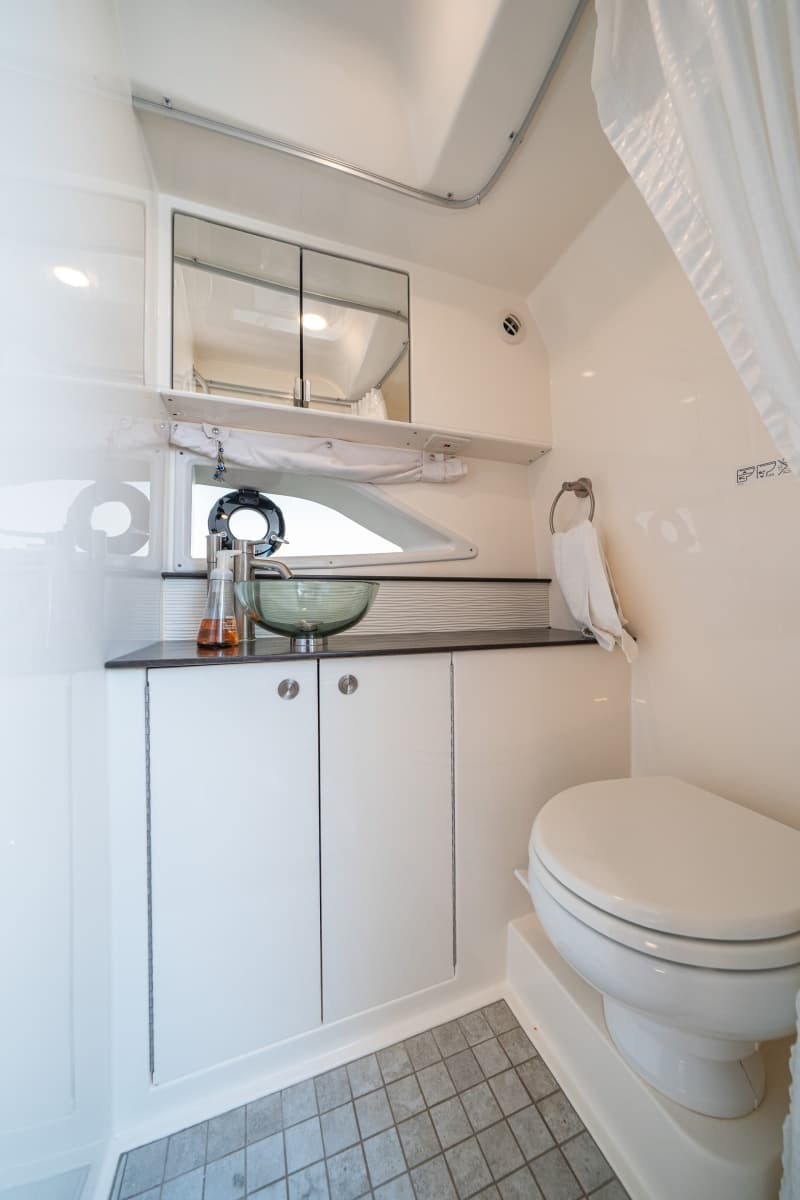 2021 Sea Ray 320 Sundancer - Photo 36