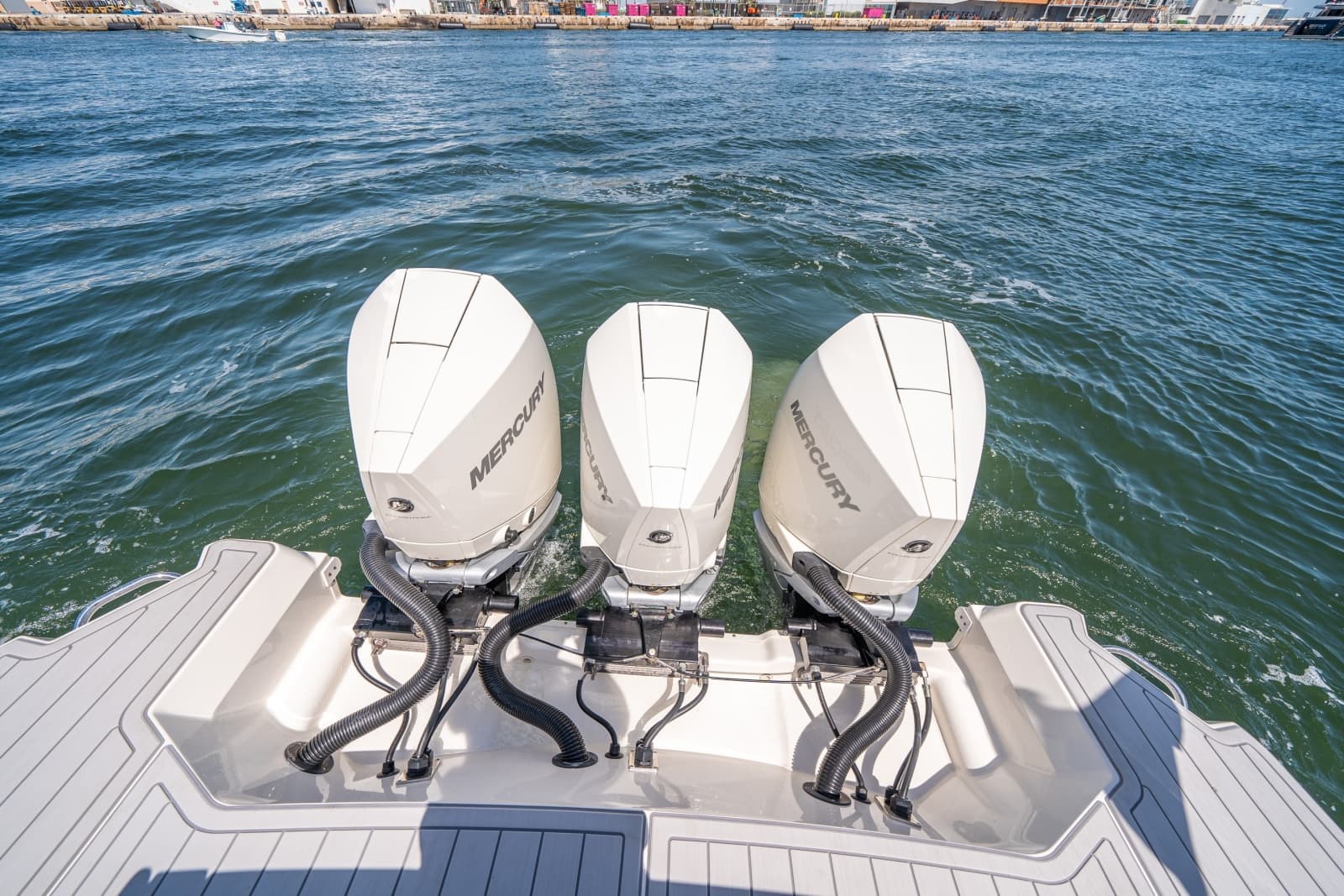 2021 Sea Ray 320 Sundancer - Photo 8