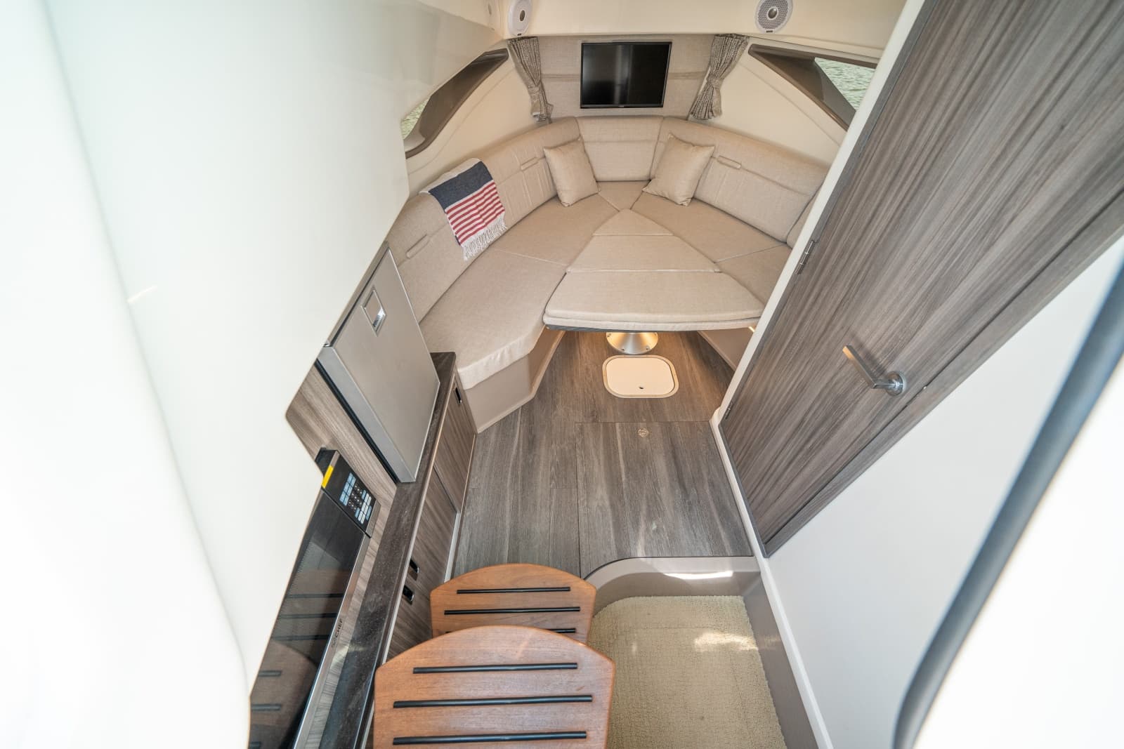 2021 Sea Ray 320 Sundancer - Photo 29