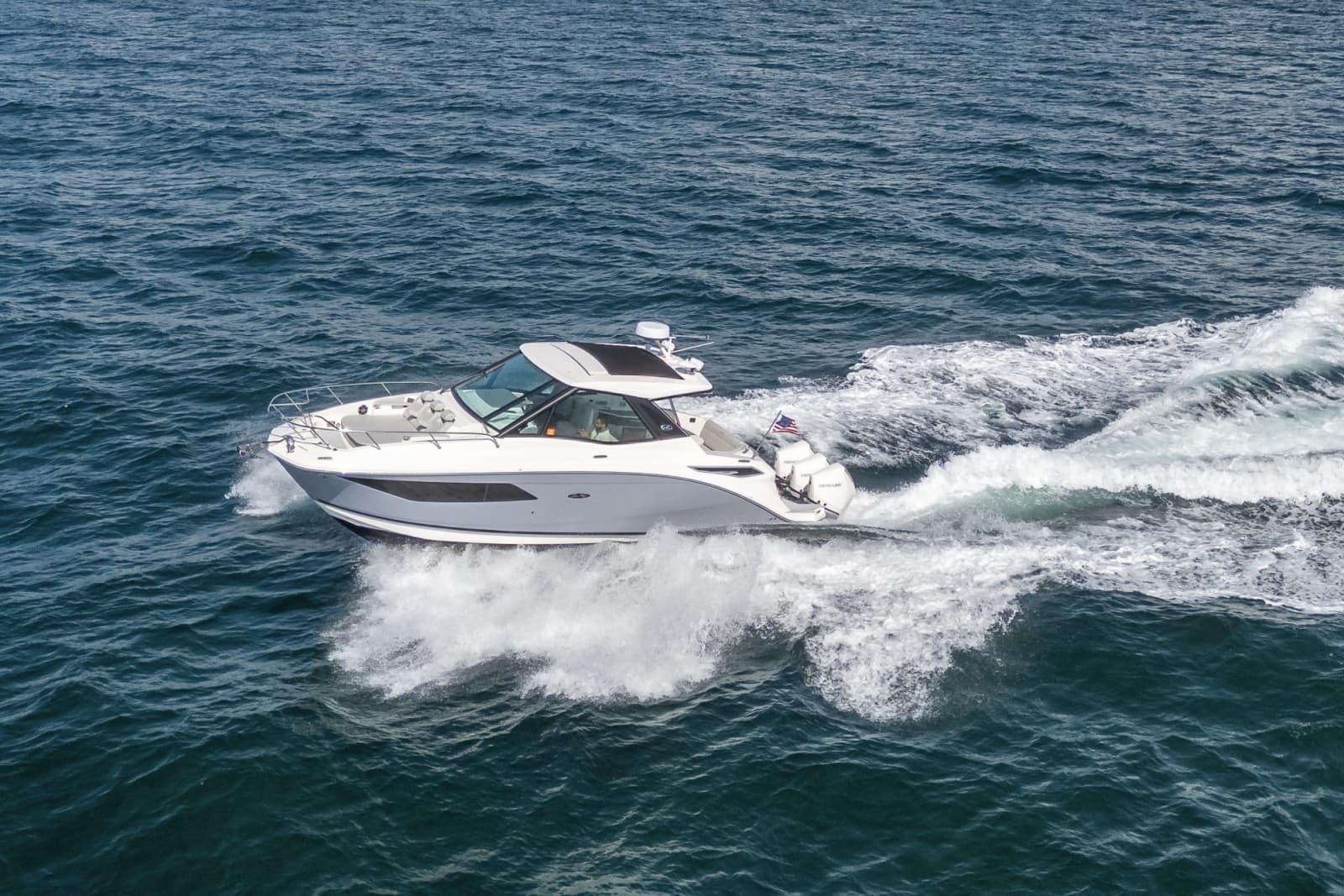 2021 Sea Ray 320 Sundancer - Photo 42