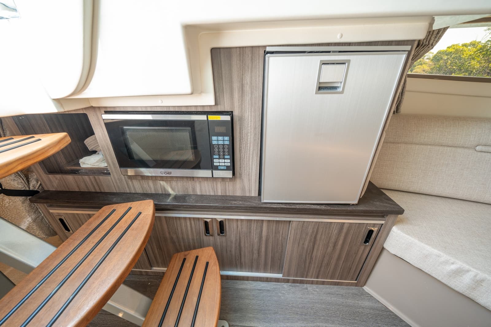 2021 Sea Ray 320 Sundancer - Photo 33