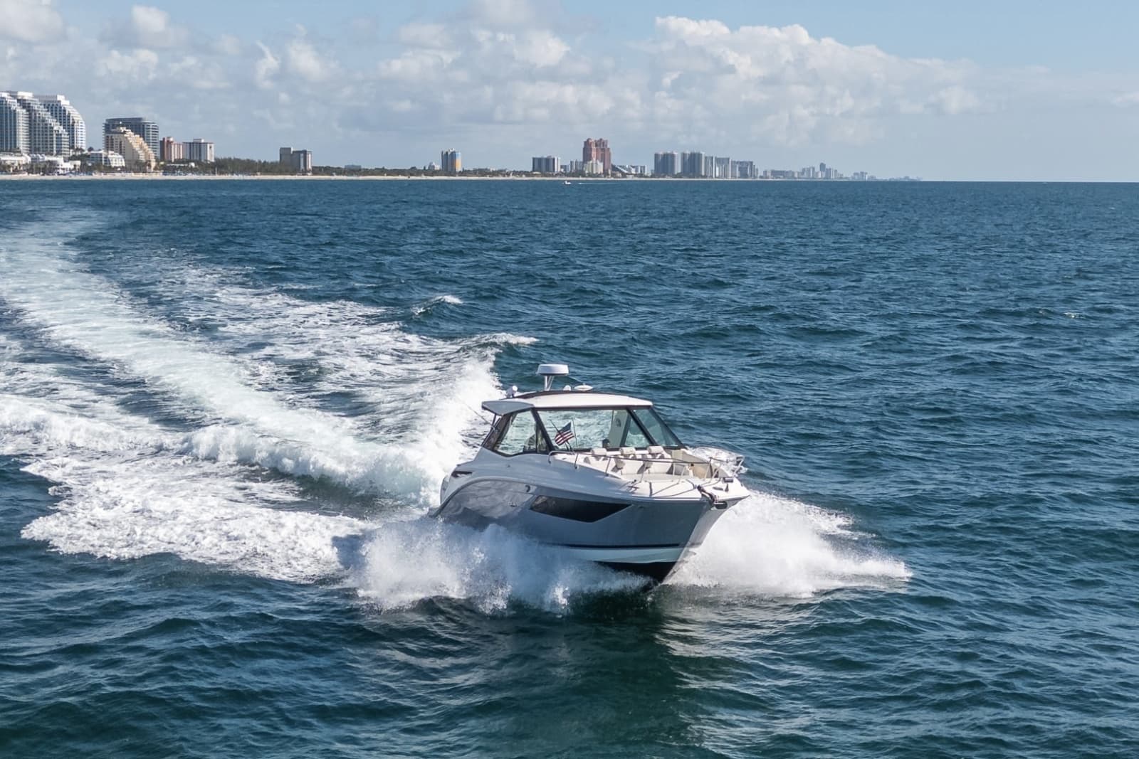 2021 Sea Ray 320 Sundancer - Photo 39