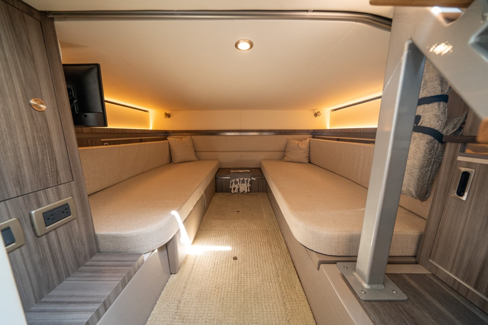 2021 Sea Ray 320 Sundancer - Photo 34