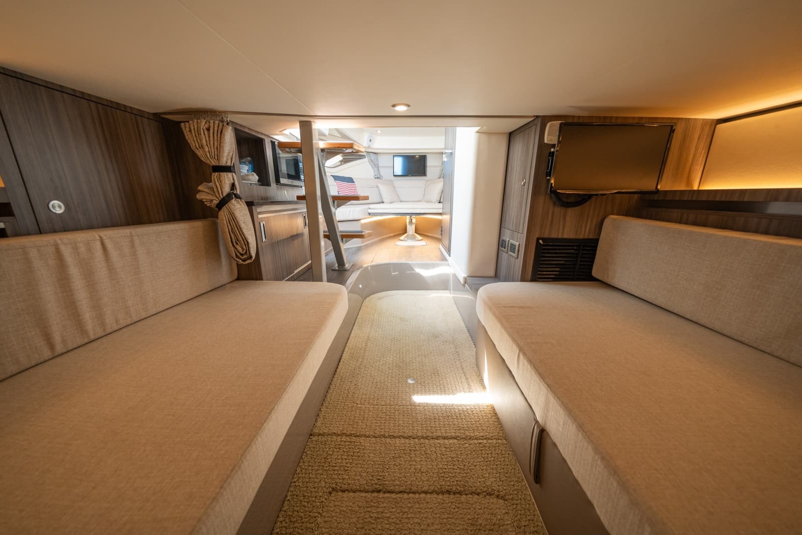 2021 Sea Ray 320 Sundancer - Photo 35