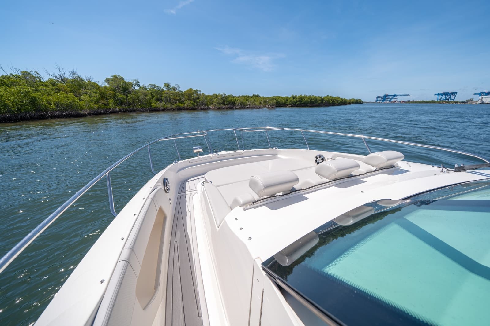 2021 Sea Ray 320 Sundancer - Photo 27