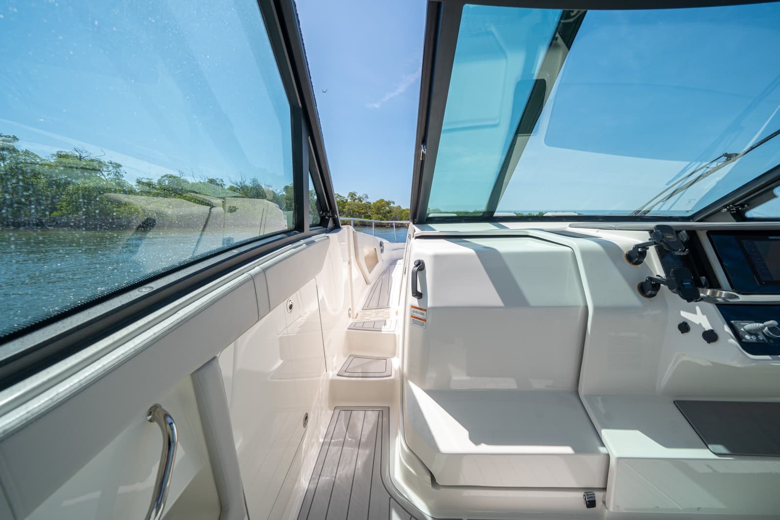 2021 Sea Ray 320 Sundancer - Photo 26