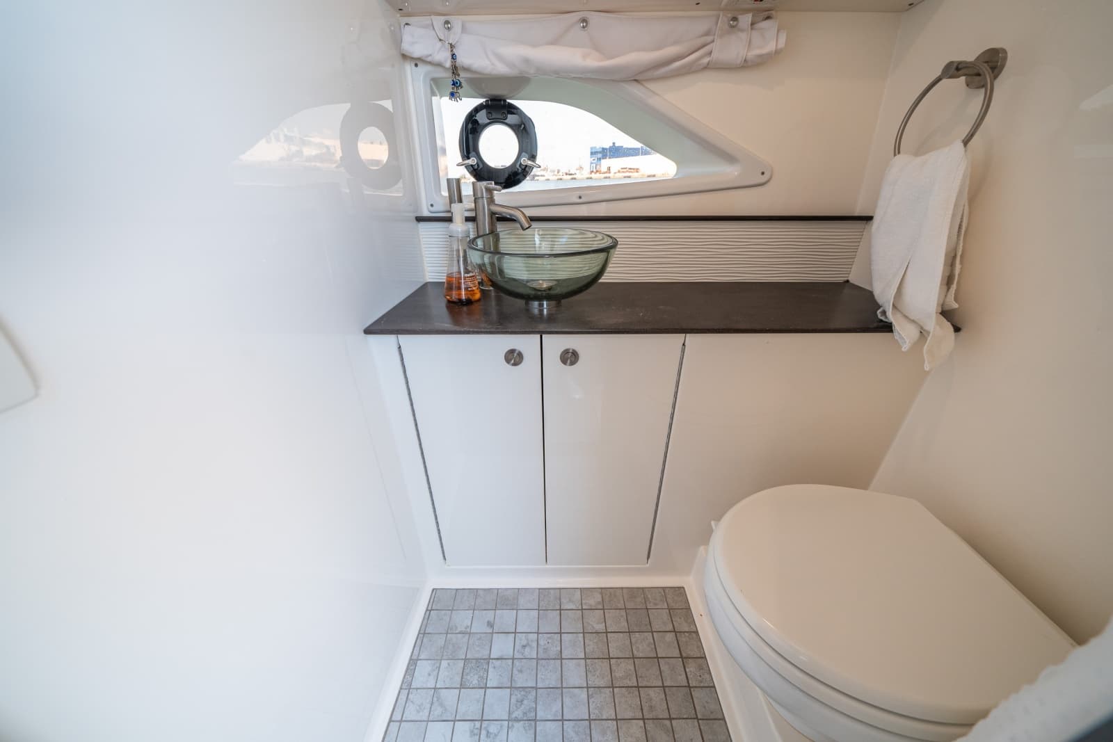 2021 Sea Ray 320 Sundancer - Photo 37