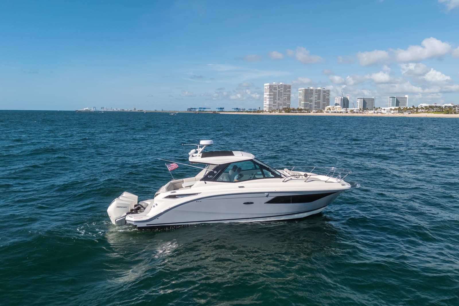 2021 Sea Ray 320 Sundancer - Photo 7