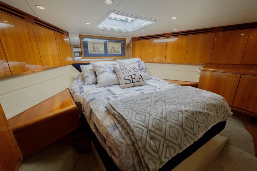 2002 Hatteras 60 Convertible - Photo 25