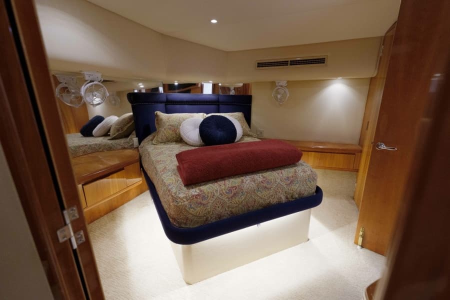 2002 Hatteras 60 Convertible - Photo 19