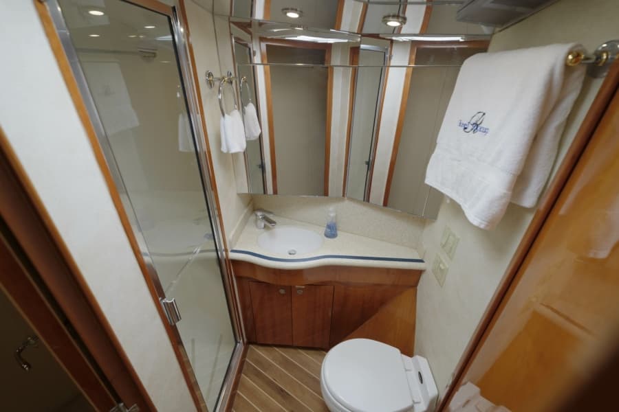 2002 Hatteras 60 Convertible - Photo 35